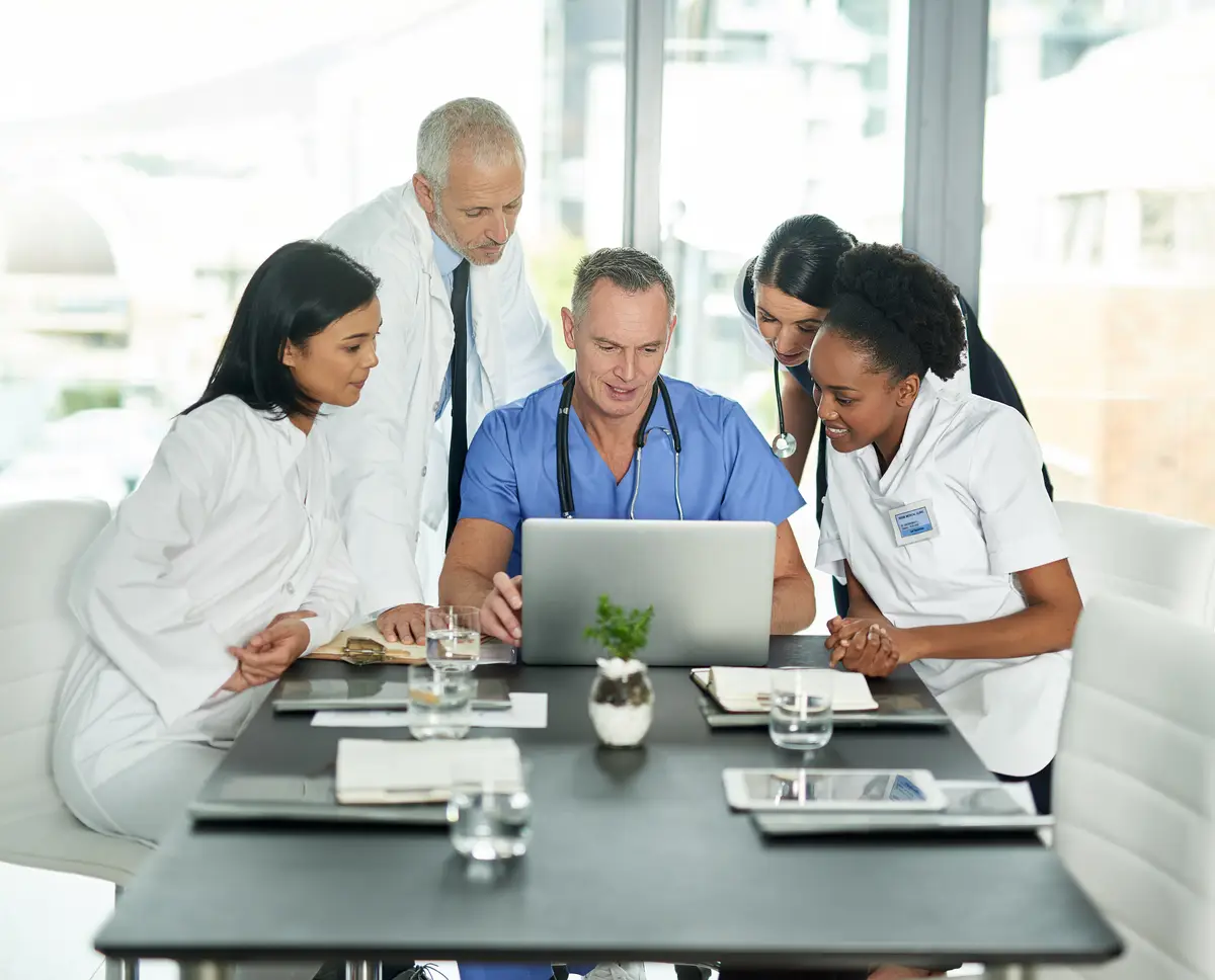 Diferenciando celulite verdadeira e pseudocelulite: sinais e marcadores biomoleculares 4 Your health is of the utmost importance Shot of doctors in a hospital