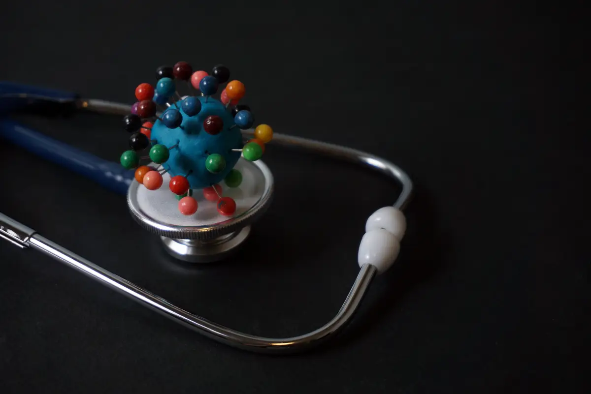 Profilaxia de infecções oportunistas em pessoas vivendo com HIV 2 High angle view of multi colored balls on table