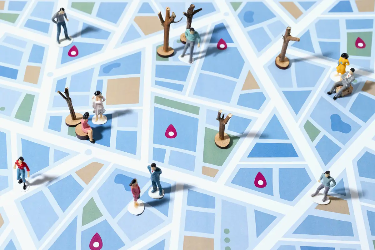 Audiência local: como mapear e entender seus clientes reais 1 Top view on paper style community on map