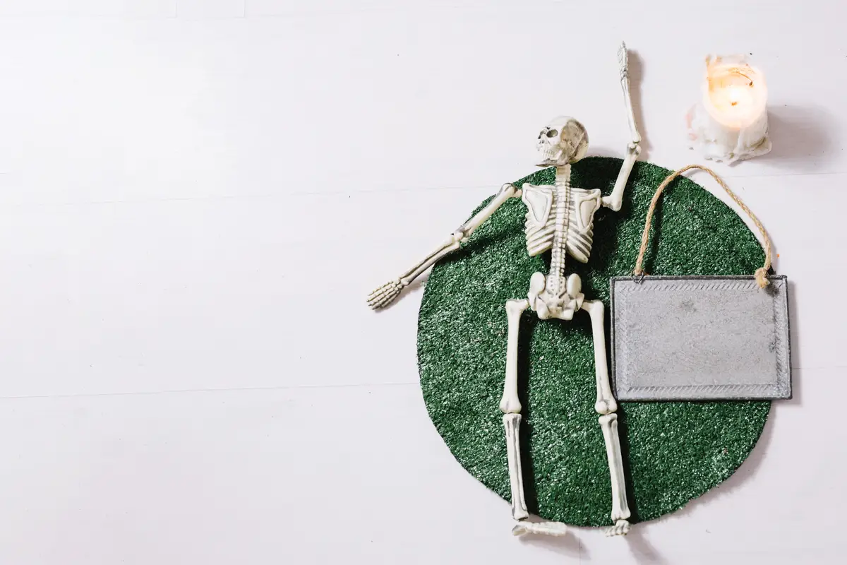 Skeleton lying on table mat