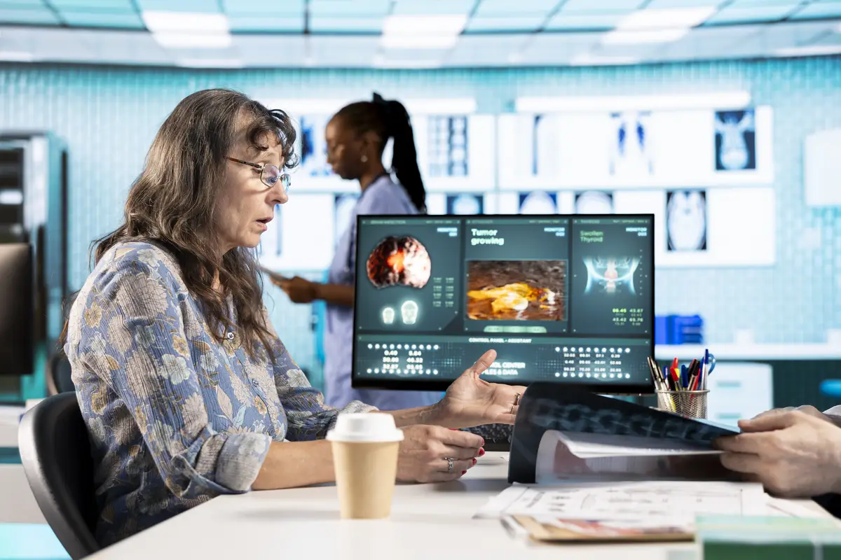 Old client asking the senior medical specialist about disease prevention