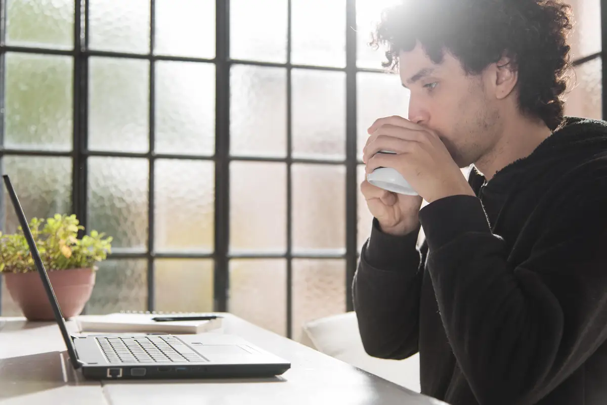 Medium shot guy drinking
