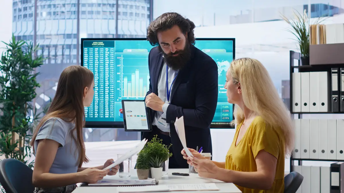 Agent talking with parent and gen Z girl offering advice on investing