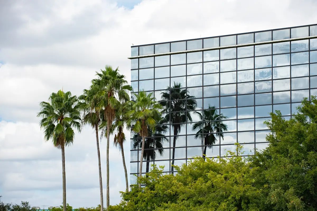 Como escolher o melhor estado dos EUA para sua empresa 2 glassy building architecture facade building architecture exterior building architecture photo of glassy building architecture