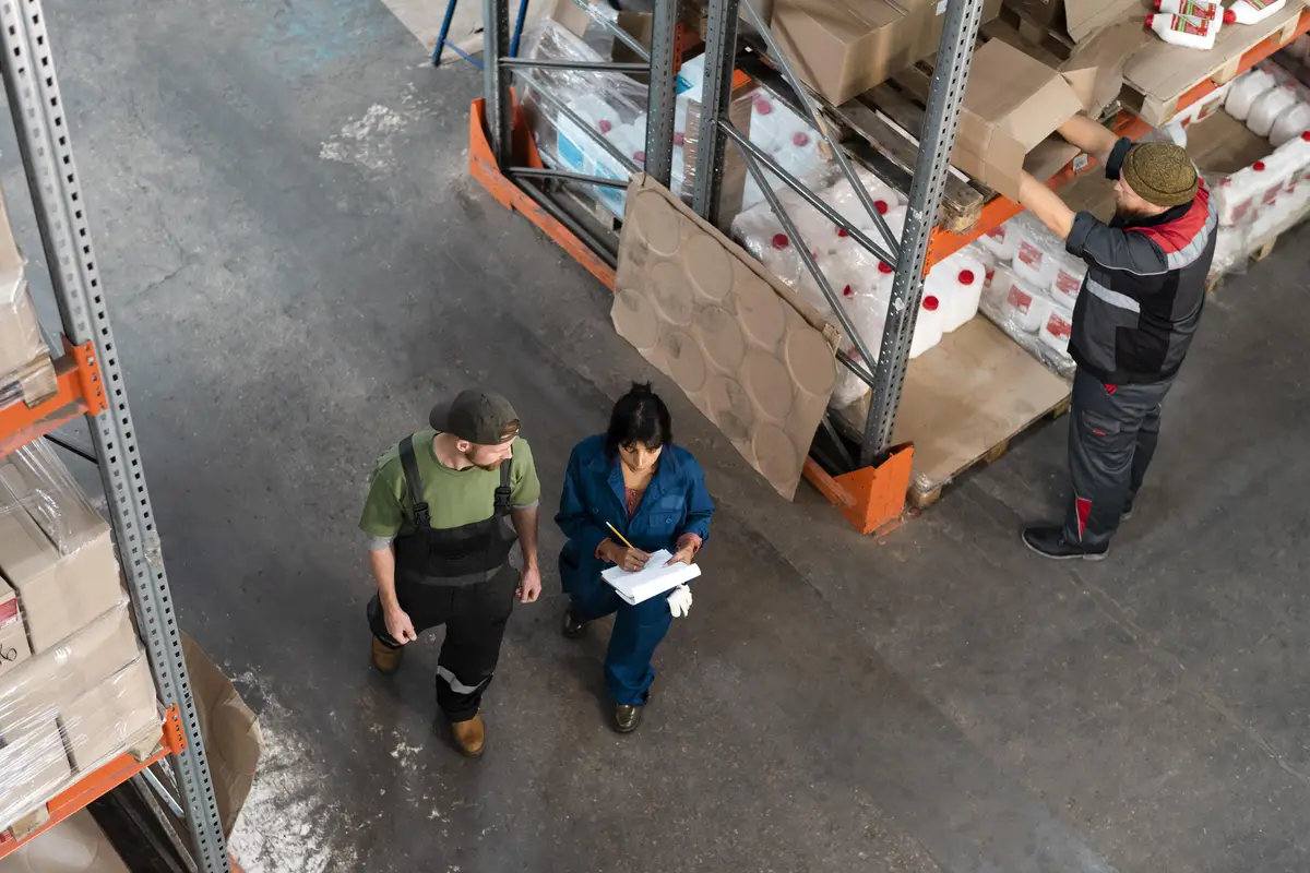 People working together in an warehouse