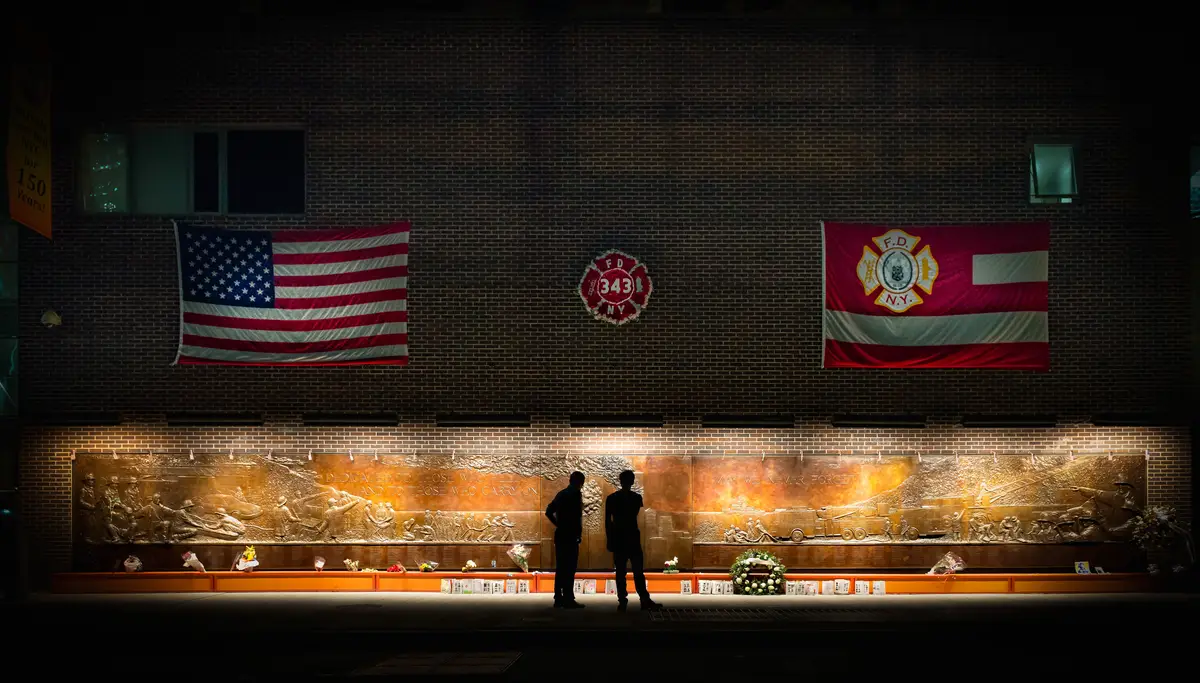 People standing in front of a memorial in New York Manhattan