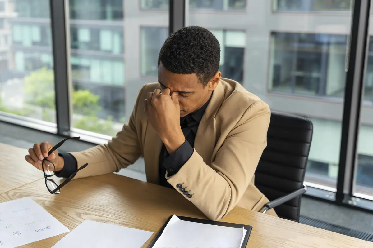 Tax ID nos EUA: Guia para Brasileiros Abrirem Empresa 4 Business man banner concept with copy space