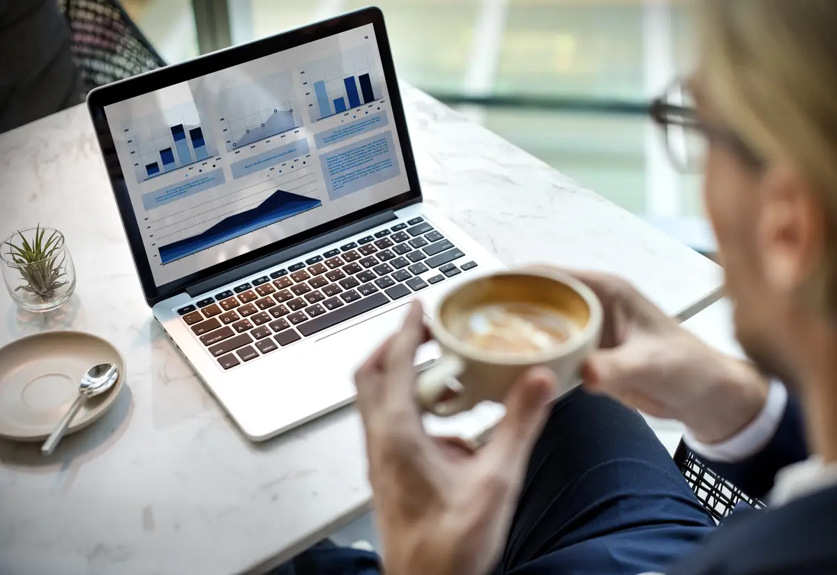 Businessman working in a cafe