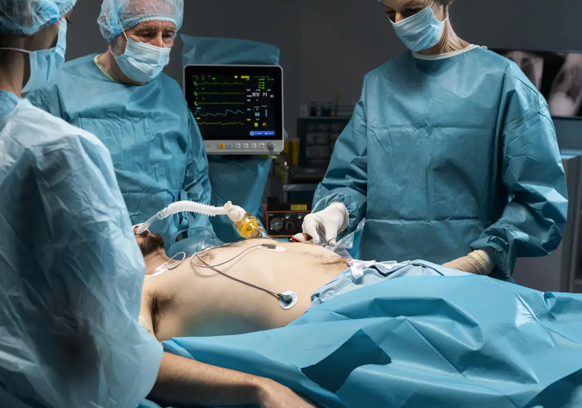 Antibióticos orais na endocardite por Klebsiella hepática: evidências atuais 2 Different doctors doing a surgical procedure