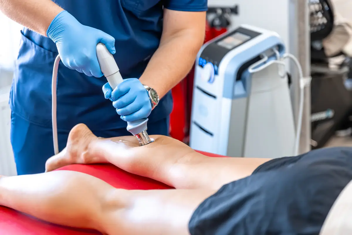 Physical therapy of the shin with shock wave extracorporeal shockwave therapy