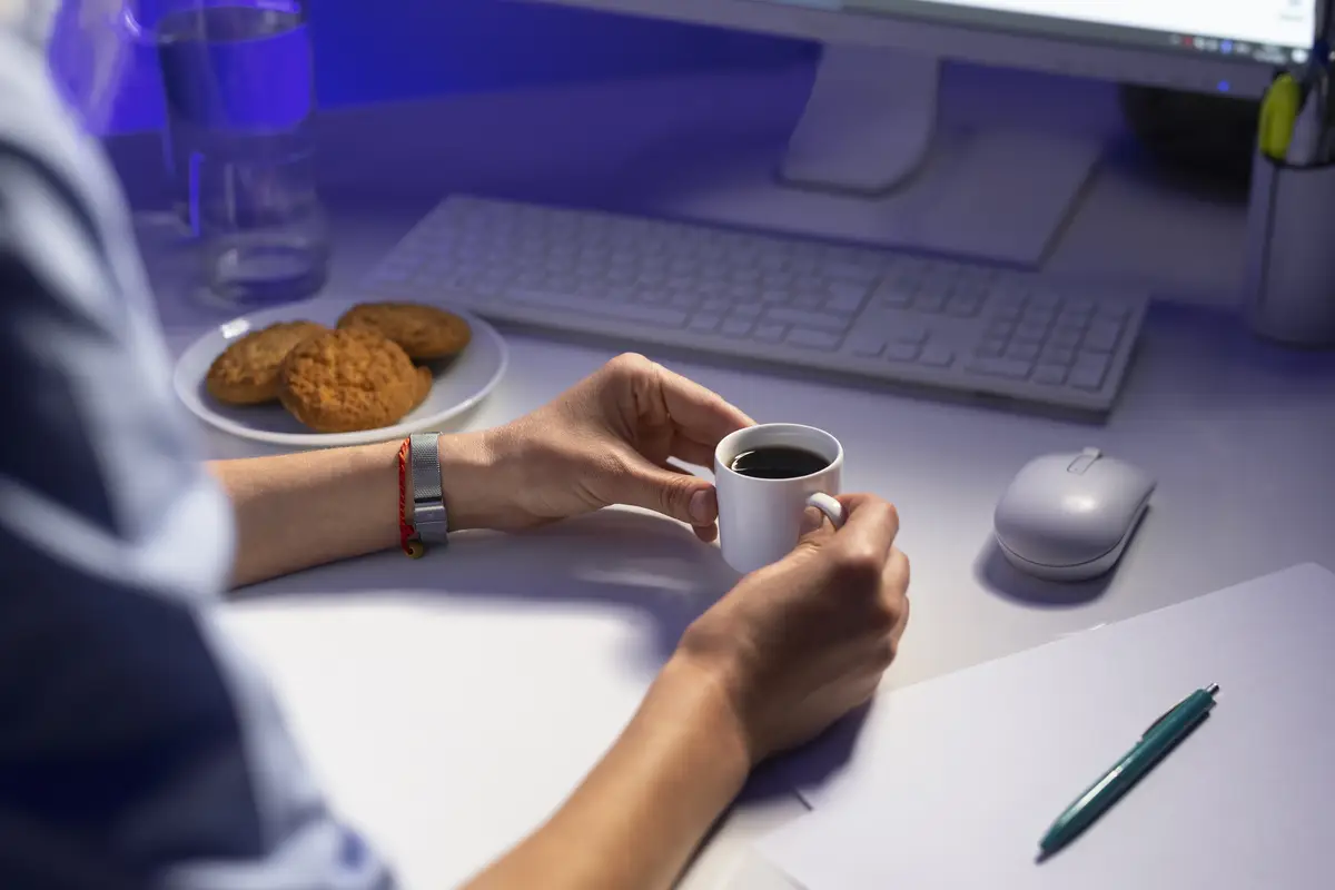 Side view woman holding coffee cup