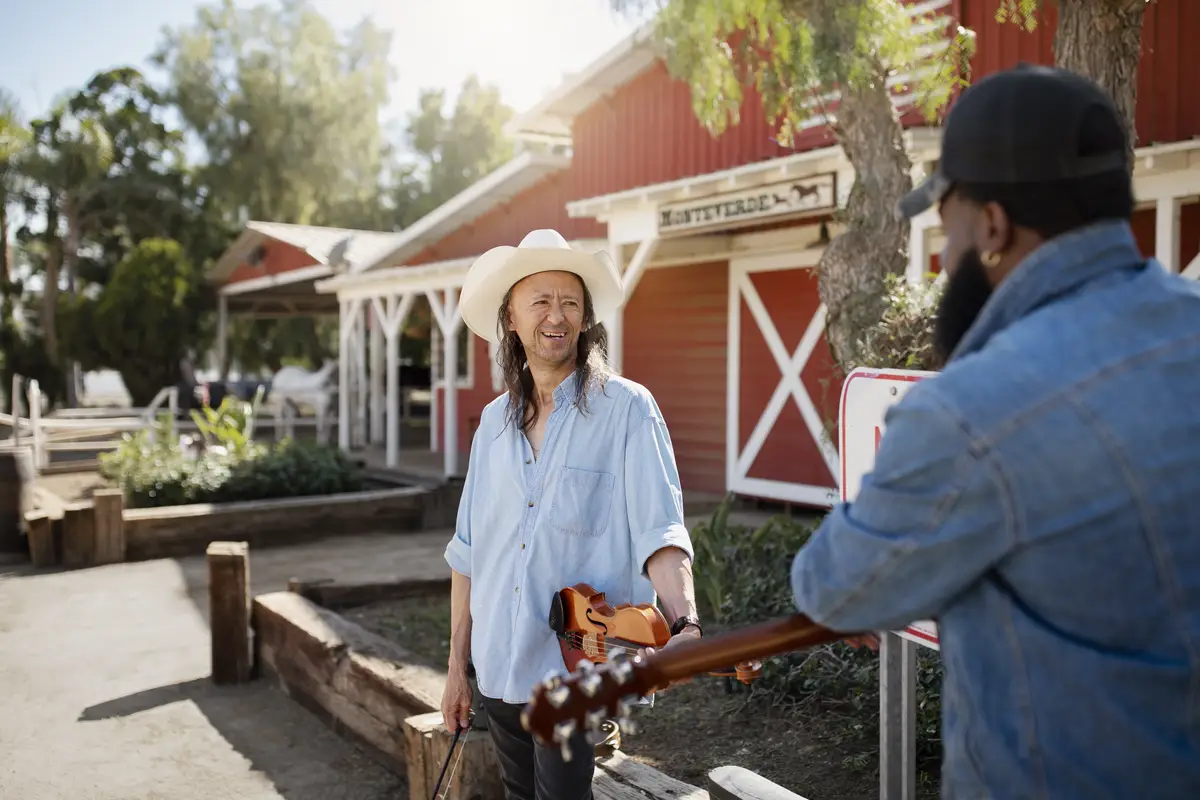 Country music interprets singing outdoors