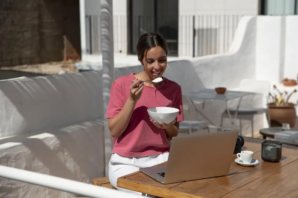 Young woman traveling without covid