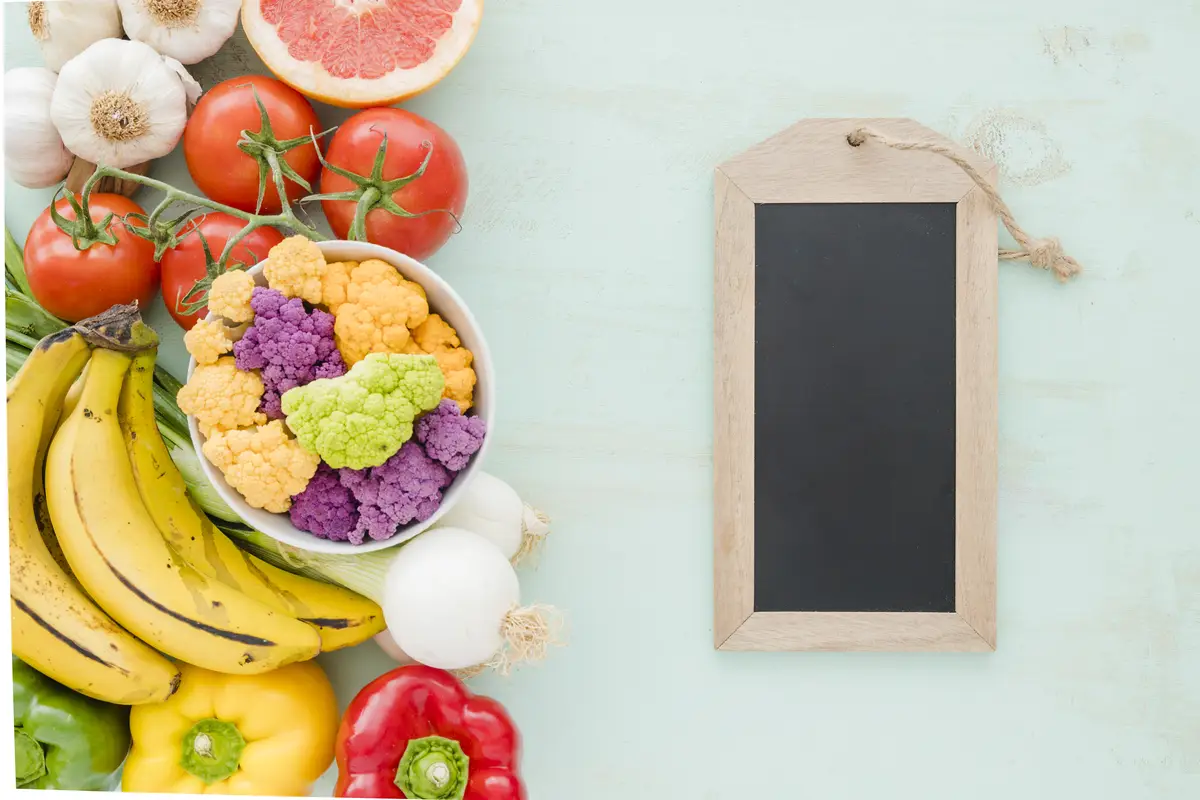 Small tag slate with healthy vegetables on colored background