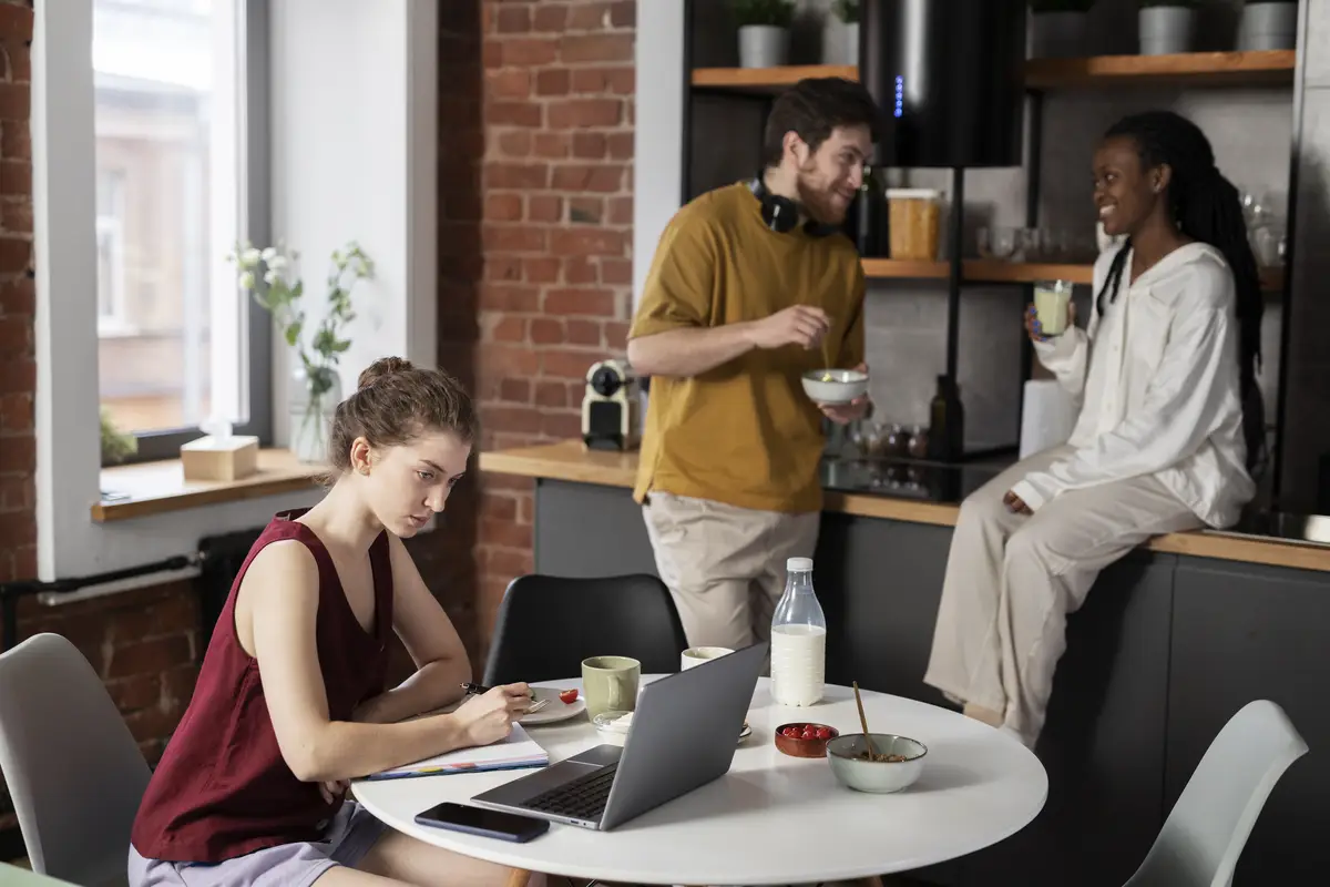 Medium shot smiley roommates at home