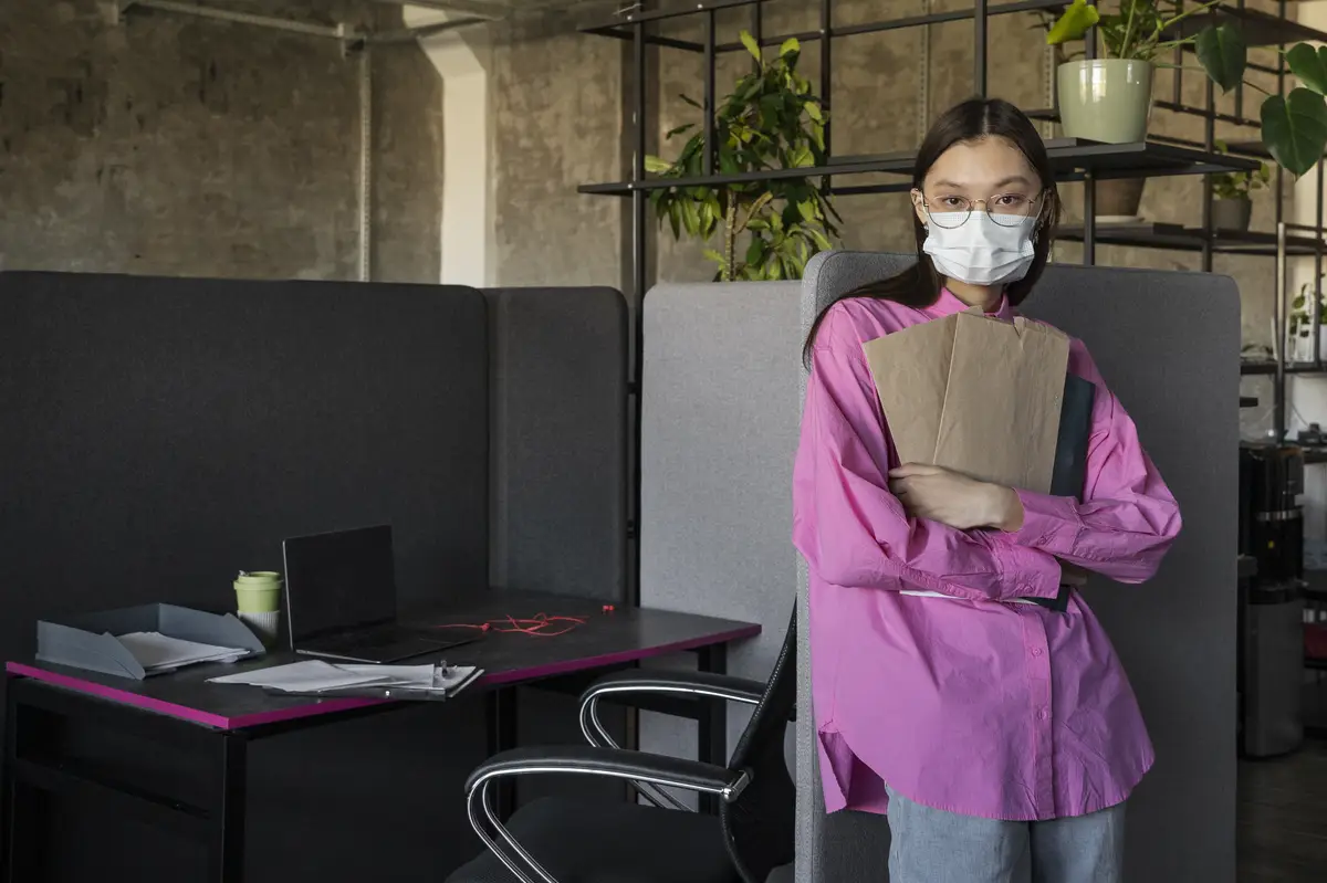 Front view woman wearing face mask
