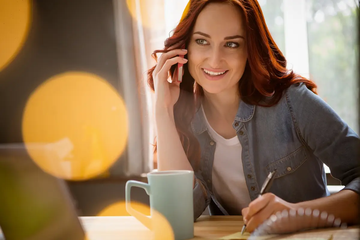 Close up portait of foxy freelancer woman talking on phone.