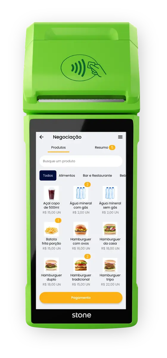 Aparelho de pagamento verde com tela mostrando menu de negociação de produtos alimentícios