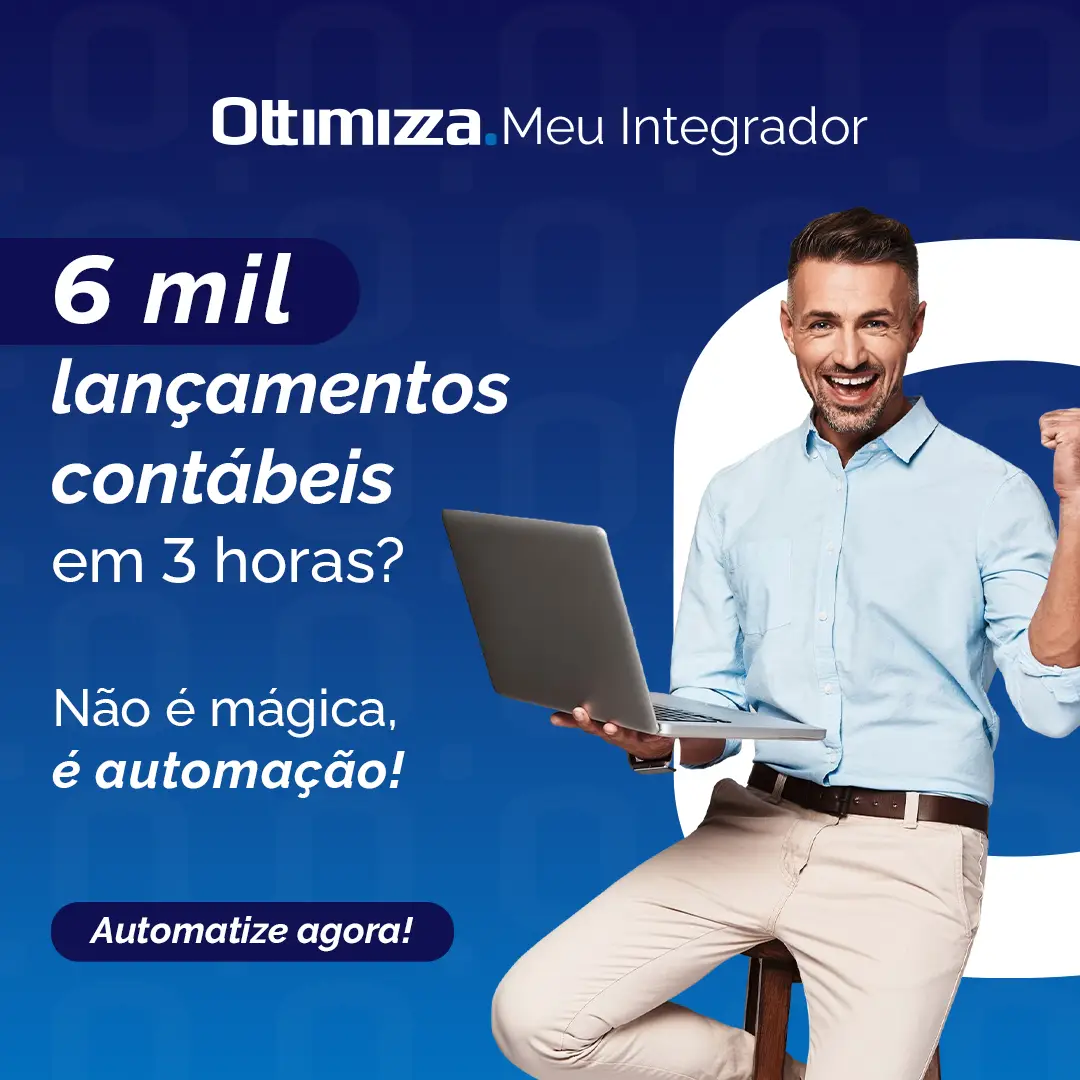 Homem sorridente segurando notebook e comemorando com punho cerrado à direita de texto promocional azul sobre automação contábil da Ottimizza