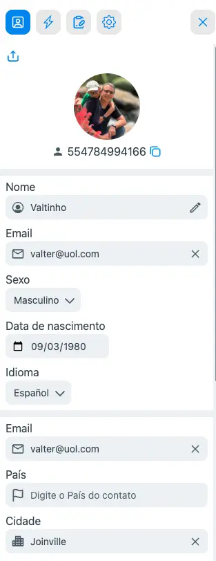 Formulário de perfil de contato mostrando dados pessoais como nome, email, sexo, data de nascimento, idioma, país e cidade