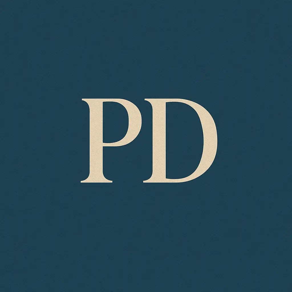 Logo com as letras PD em bege sobre fundo azul escuro