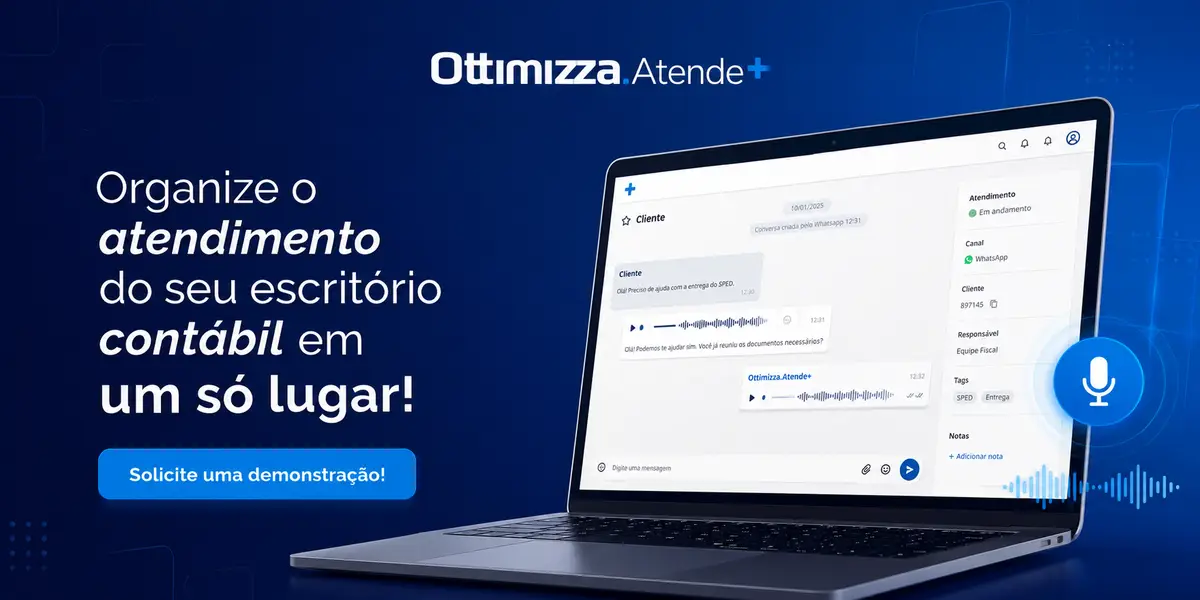 Tela do software Ottimizza.Atende+ exibida em notebook com interface de atendimento via chat e áudio.
