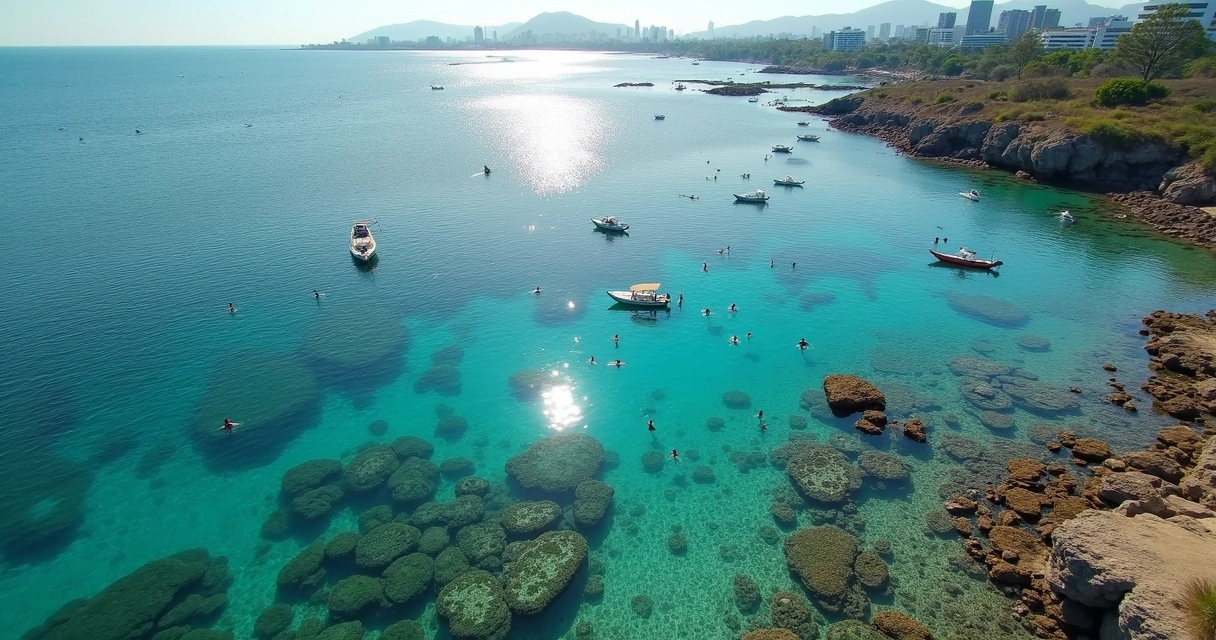 Piscinas naturais de Picãozinho com pessoas nadando em água transparente 