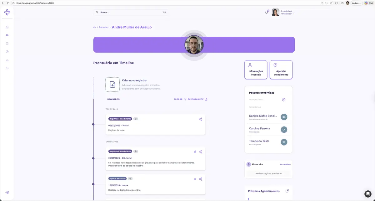 Tela de prontuário eletrônico com linha do tempo de registros clínicos do paciente Andre Muller de Araujo