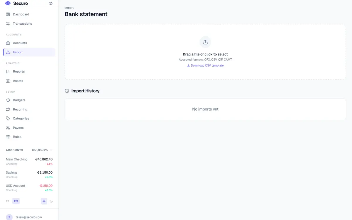 Tela da plataforma Securo mostrando a seção de importação de extratos bancários com opções para arrastar arquivo e histórico vazio