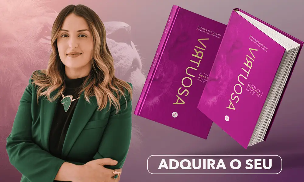 Wanessa Nery Guedes em roupa verde e livro devocional Virtuosa em capa roxa